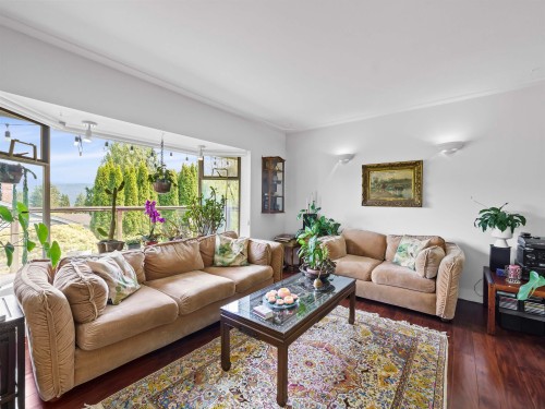 998 Fairway Drive, North Vancouver, BC 