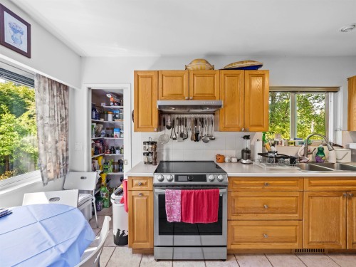 998 Fairway Drive, North Vancouver, BC 