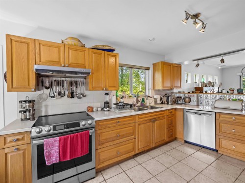 998 Fairway Drive, North Vancouver, BC 