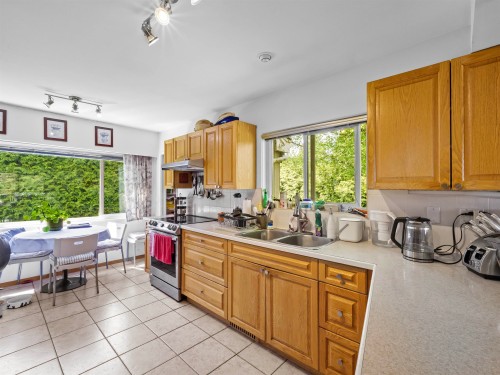 998 Fairway Drive, North Vancouver, BC 