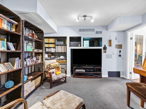 998 Fairway Drive, North Vancouver, BC 