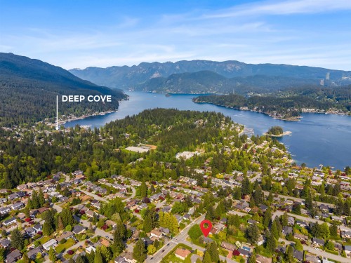 998 Fairway Drive, North Vancouver, BC 