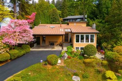 2563 Ashurst Avenue  Coquitlam, BC V3K 5T7