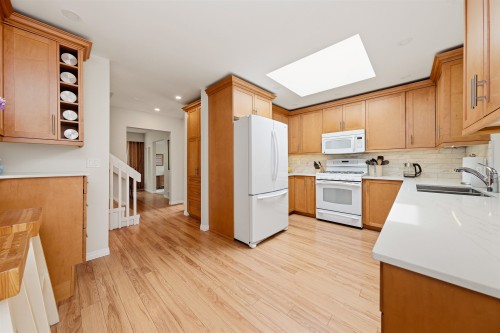 2563 Ashurst Avenue, Coquitlam, BC 