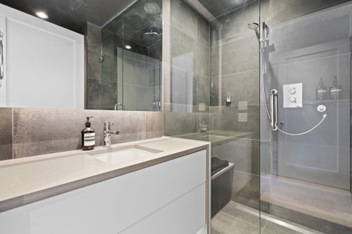 867 Georgia Street E, Vancouver, BC 