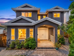 627 30th Avenue E Vancouver, BC V5V 2V7