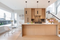 2-3674 Oxford Street  Vancouver, BC V5K 1P3