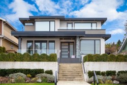 1465 Jefferson Avenue  West Vancouver, BC V7T 2B6