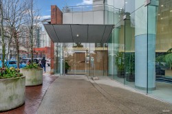 1707-1199 Marinaside Crescent  Vancouver, BC V6Z 2Y2