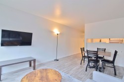 102-1540 Haro Street Vancouver, BC V6G 1G5