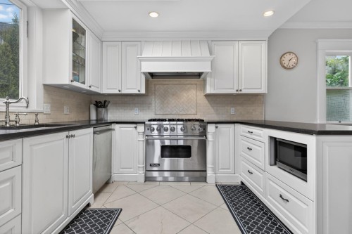 4195 15Th Avenue W, Vancouver, BC 