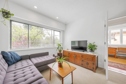 827 16Th Avenue E, Vancouver, BC 