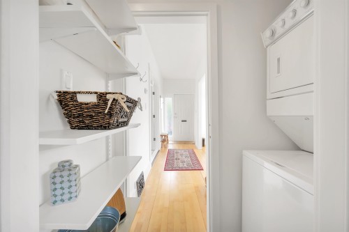 827 16Th Avenue E, Vancouver, BC 