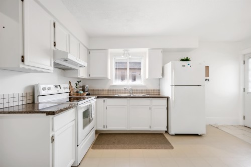 827 16Th Avenue E, Vancouver, BC 