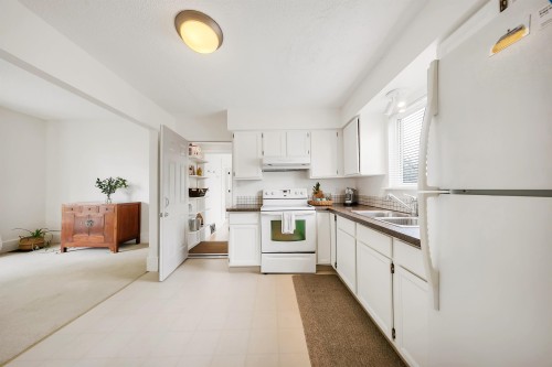 827 16Th Avenue E, Vancouver, BC 