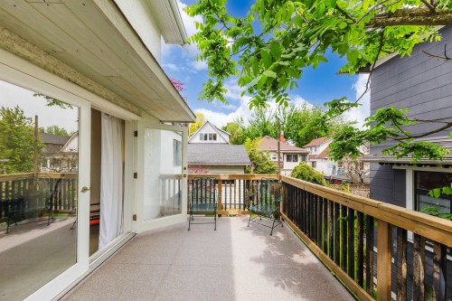 827 16Th Avenue E, Vancouver, BC 