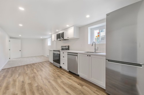 827 16Th Avenue E, Vancouver, BC 