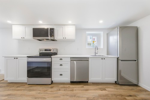 827 16Th Avenue E, Vancouver, BC 