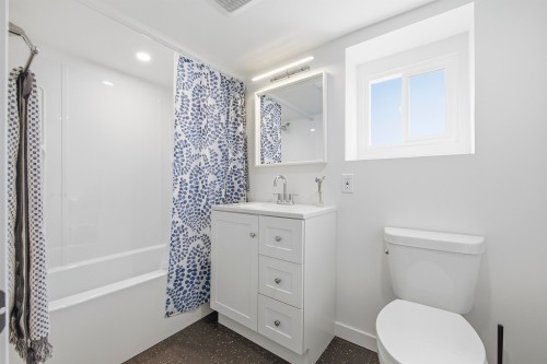 827 16Th Avenue E, Vancouver, BC 