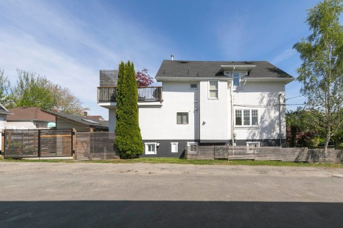 827 16Th Avenue E, Vancouver, BC 