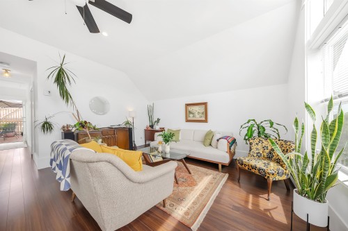 827 16Th Avenue E, Vancouver, BC 