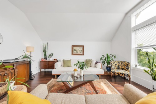 827 16Th Avenue E, Vancouver, BC 