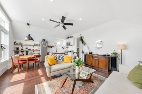 827 16Th Avenue E, Vancouver, BC 