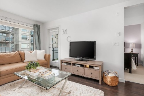 301-1673 Lloyd Avenue, North Vancouver, BC 