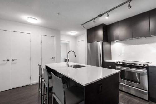 301-1673 Lloyd Avenue, North Vancouver, BC 