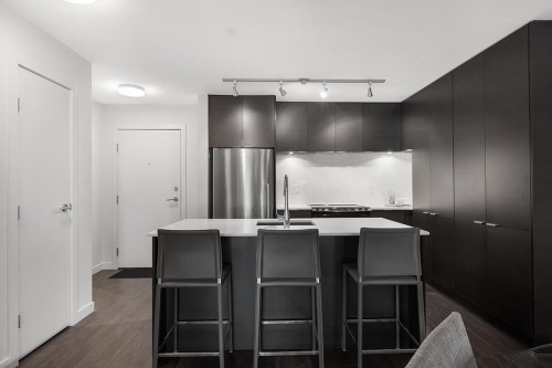 301-1673 Lloyd Avenue, North Vancouver, BC 
