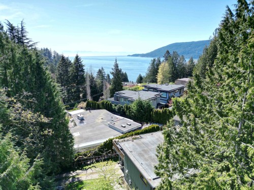 6415 Wellington Avenue, West Vancouver, BC 