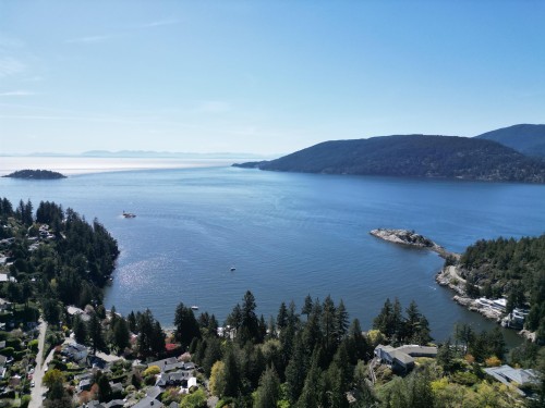 6415 Wellington Avenue, West Vancouver, BC 
