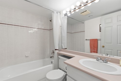 211-3250 Broadway W, Vancouver, BC 