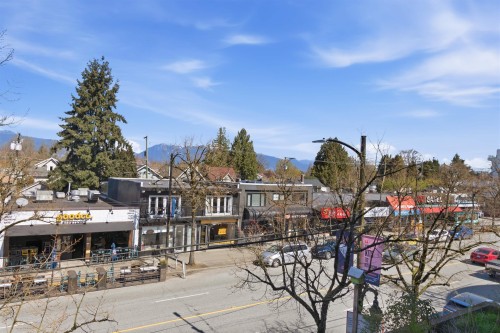 211-3250 Broadway W, Vancouver, BC 