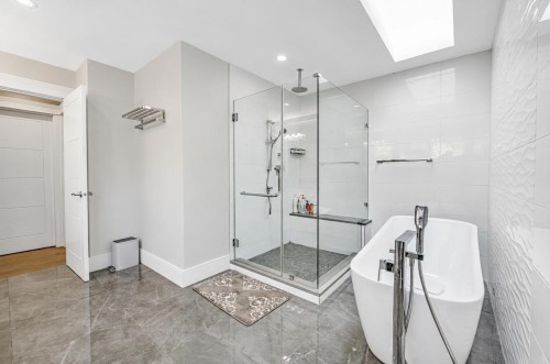 2374 35Th Avenue W, Vancouver, BC 