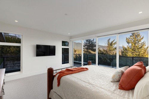 817 Younette Drive, West Vancouver, BC 