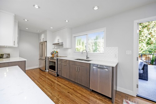 1388 20Th Street E, North Vancouver, BC 