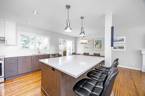 1388 20Th Street E, North Vancouver, BC 