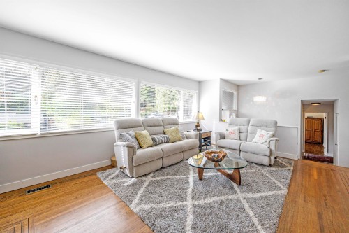 1388 20Th Street E, North Vancouver, BC 