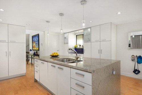 805 14Th Avenue W, Vancouver, BC 
