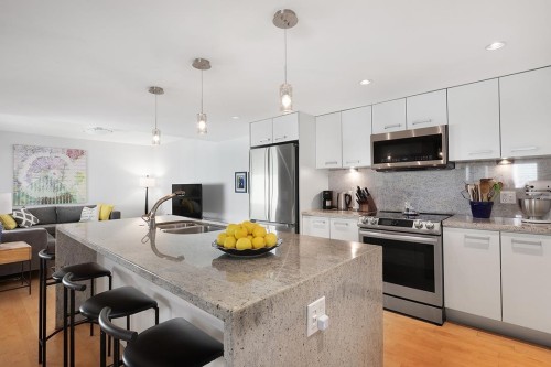 805 14Th Avenue W, Vancouver, BC 
