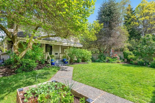 805 14Th Avenue W, Vancouver, BC 