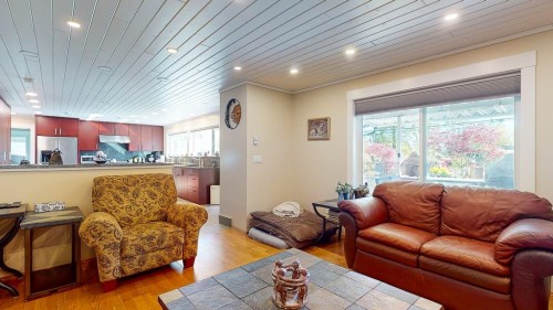 6166 Norwest Bay Road, Sechelt, BC - Indoor Photo Showing Living Room