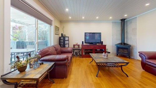 6166 Norwest Bay Road, Sechelt, BC - Indoor Photo Showing Living Room With Fireplace