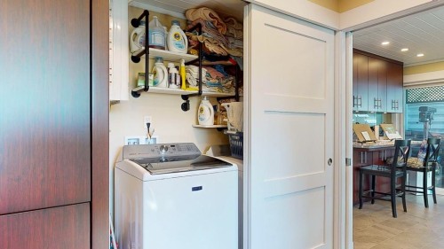 6166 Norwest Bay Road, Sechelt, BC - Indoor Photo Showing Laundry Room