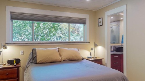6166 Norwest Bay Road, Sechelt, BC - Indoor Photo Showing Bedroom