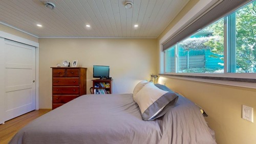 6166 Norwest Bay Road, Sechelt, BC - Indoor Photo Showing Bedroom