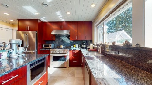 6166 Norwest Bay Road, Sechelt, BC - Indoor Photo Showing Kitchen With Double Sink