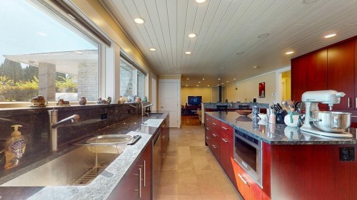 6166 Norwest Bay Road, Sechelt, BC - Indoor Photo Showing Kitchen