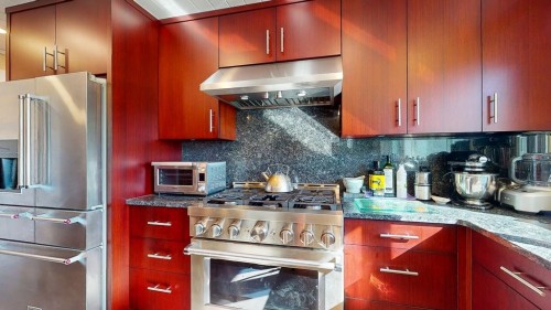 6166 Norwest Bay Road, Sechelt, BC - Indoor Photo Showing Kitchen